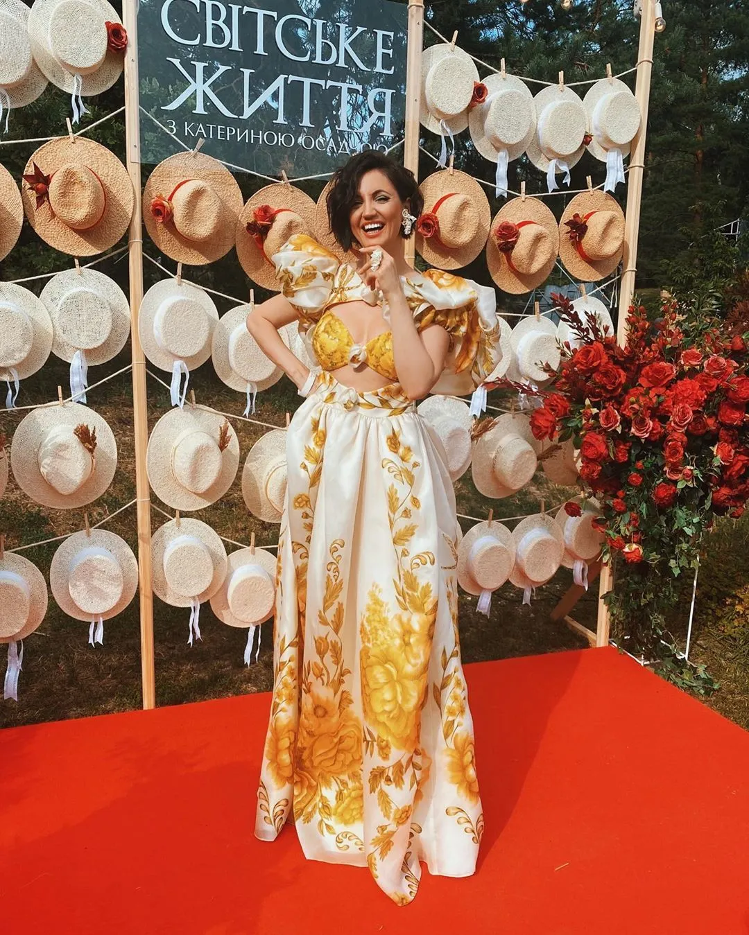 Оля Цибульська в сукні з декольте Оля Цибульська в сукні з декольте