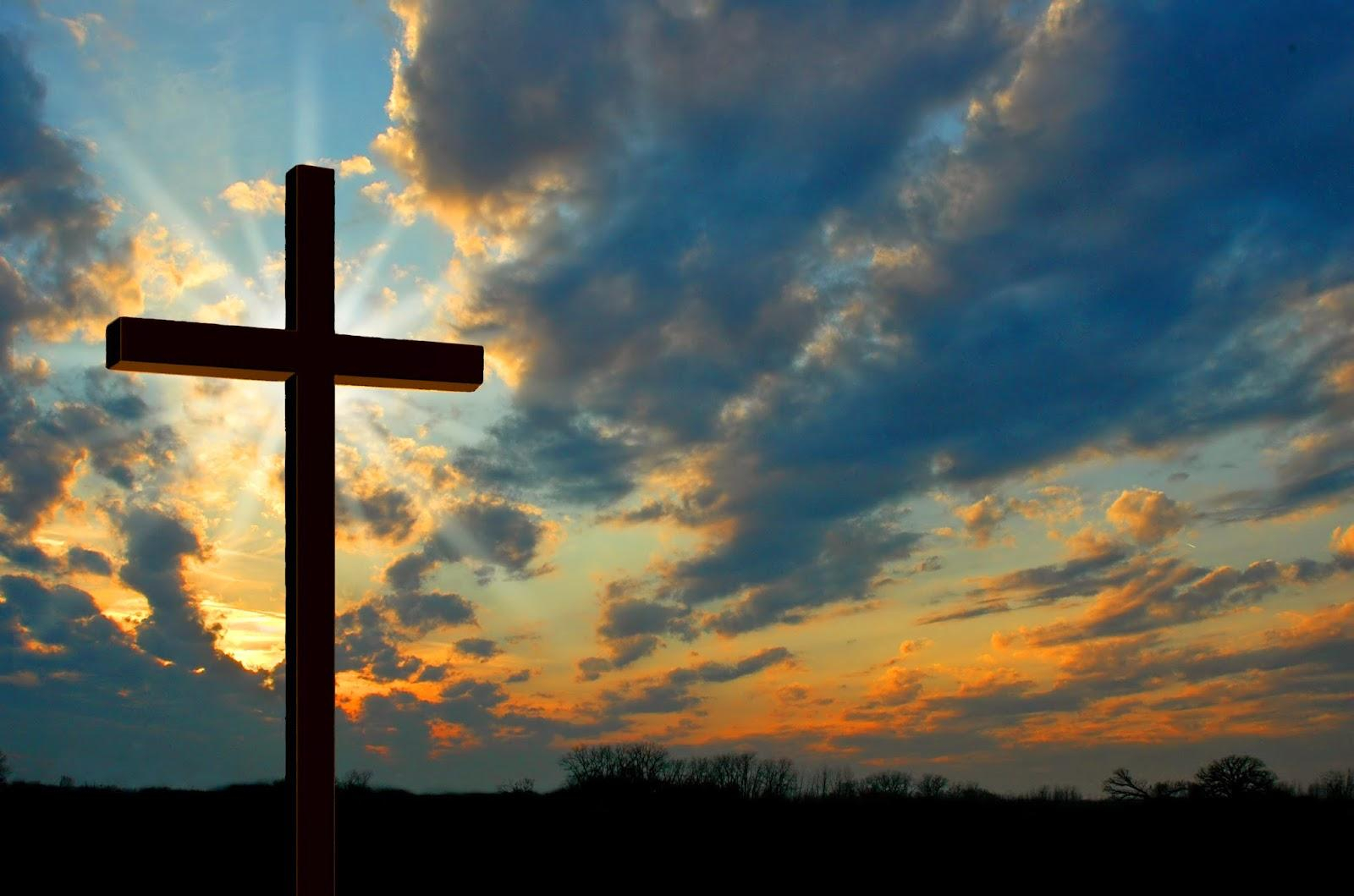 Чоловік заліз на хрест, тікаючи від поліції у Києві: відео - 24 Канал