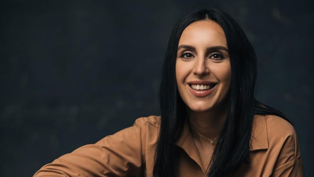 У чорній сукні-сорочці: Джамала показала прогулянку з новонародженим сином – фото