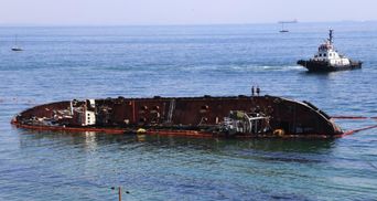 Підняття танкера Delfi перенесли після невдалих спроб його підняти