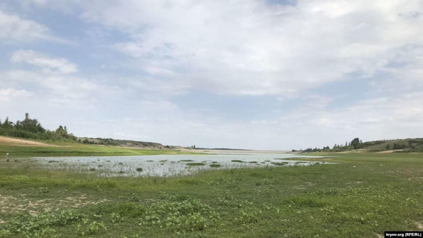 Білогірське водосховище у Криму висихає – фото