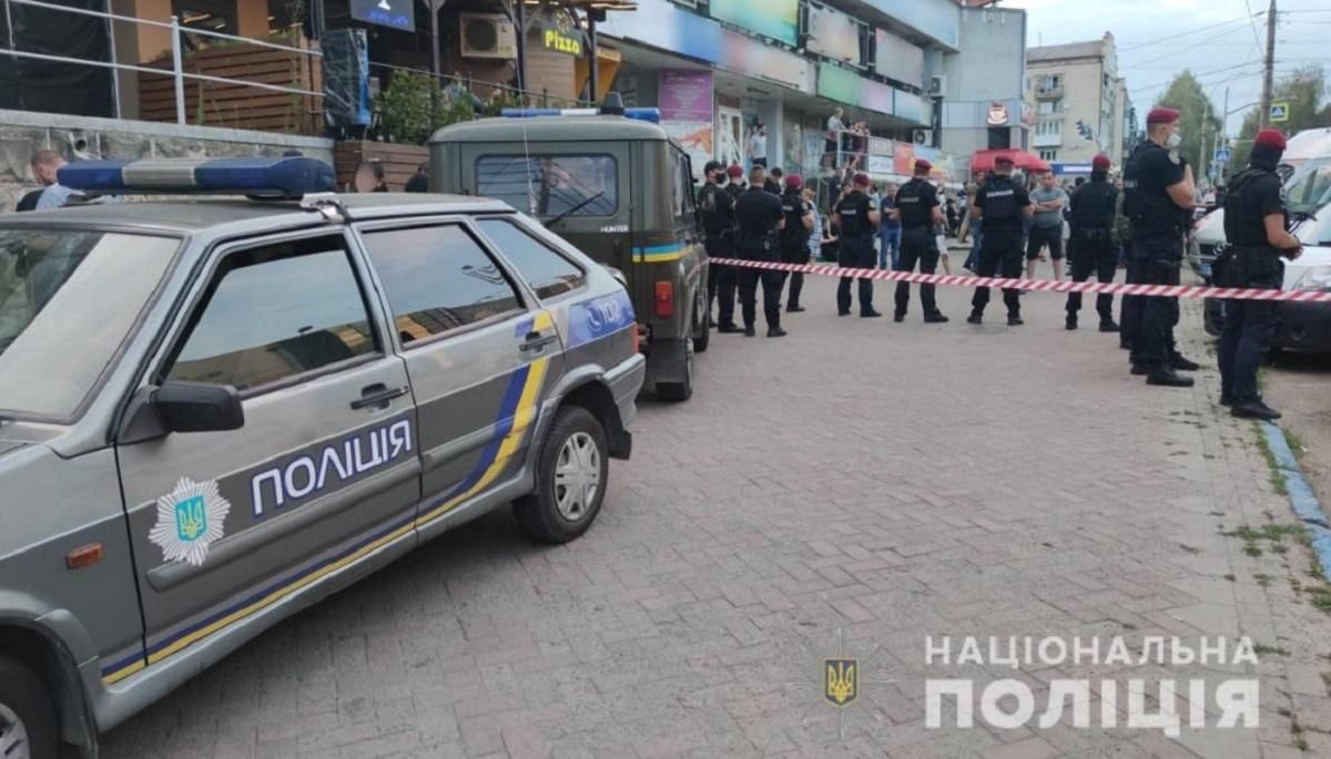 У Чернівцях посеред вулиці застрелили чоловіка: деталі та відео трагедії