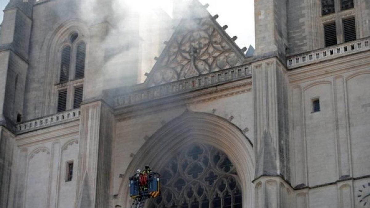 Пожар в Нантским соборе: подозреваемого в поджоге отпустили