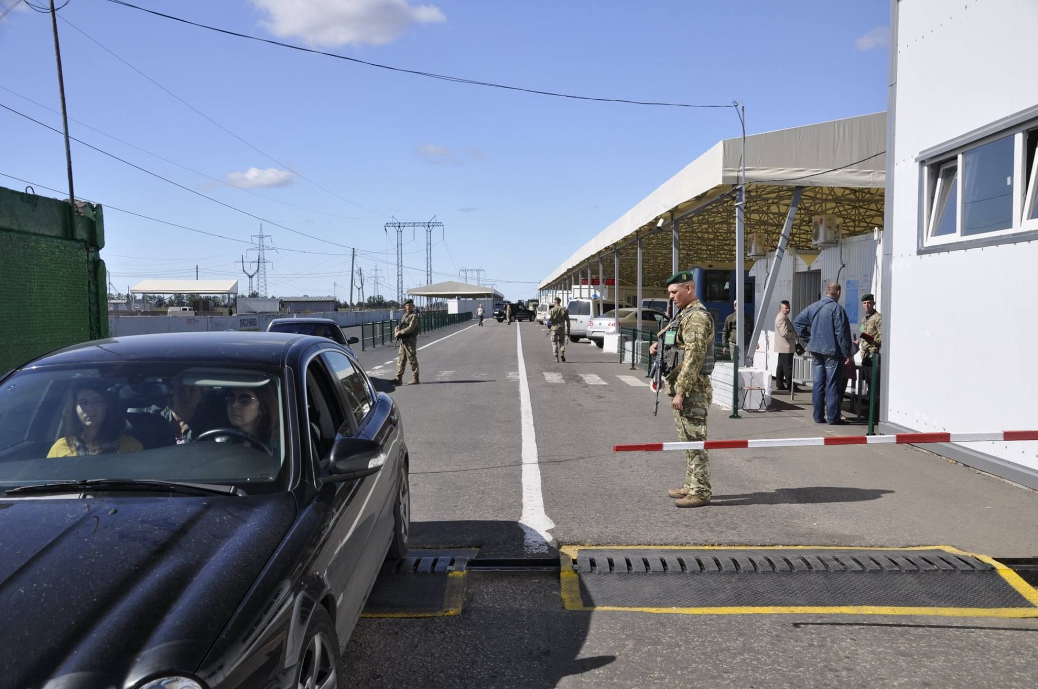 Пропуск на окуповані території Донбасу: у бойовиків власні списки