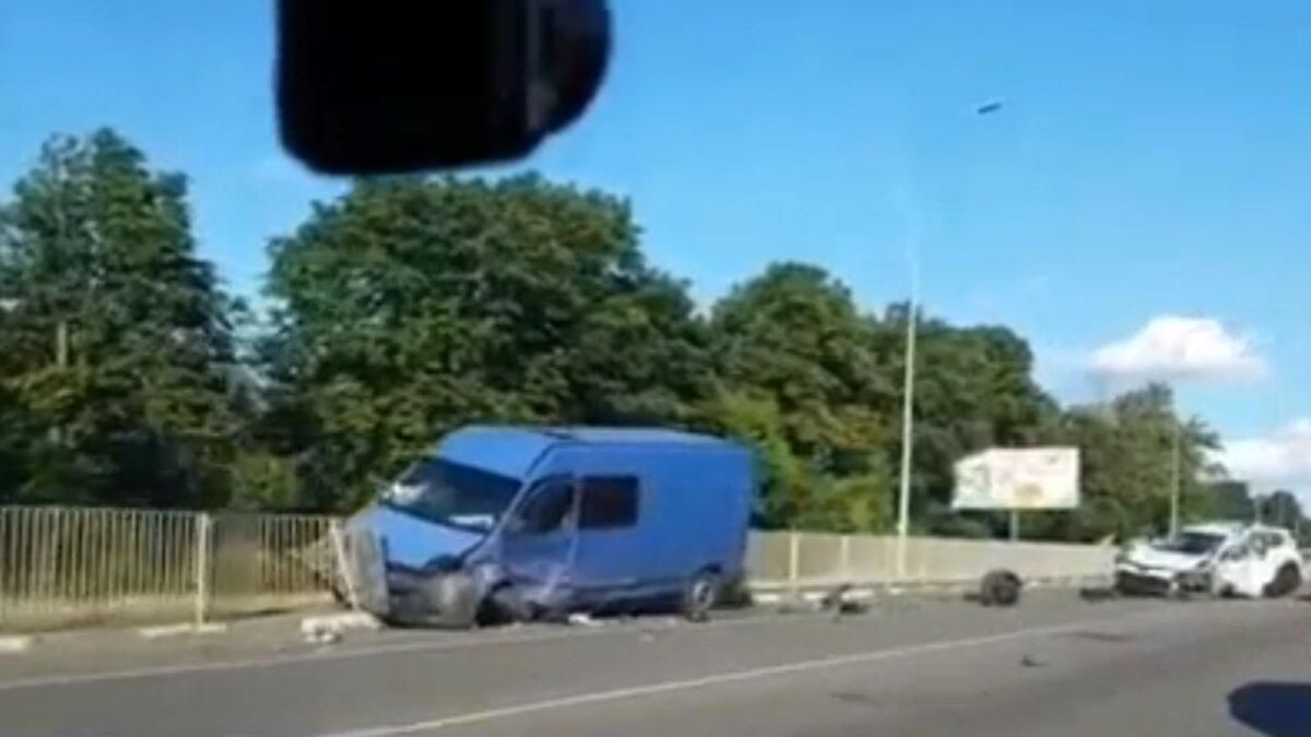 ДТП з громадянами Росії під Києвом: відео з місця аварії 