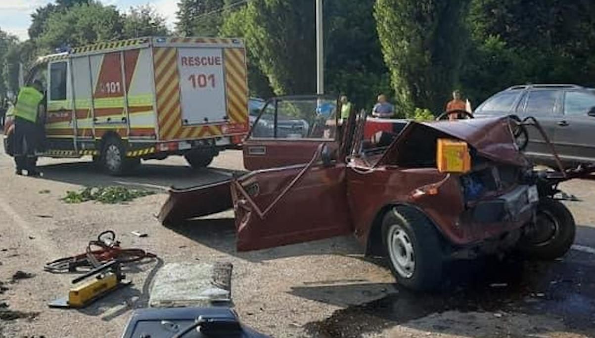 ДТП возле Ровно 19 июля: ВАЗ разорвало на куски, водитель погиб – фото