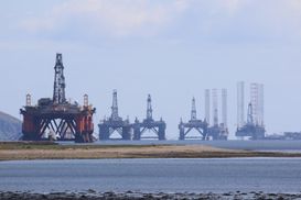 Цены на нефть падают из-за новых антирекордов коронавируса: подробно о ситуации на рынке