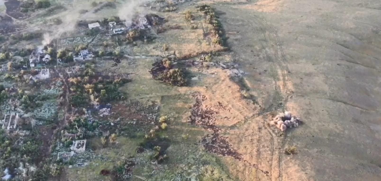 Українські військові знищили позиції бойовиків на Донбасі: ефектне відео з дрона