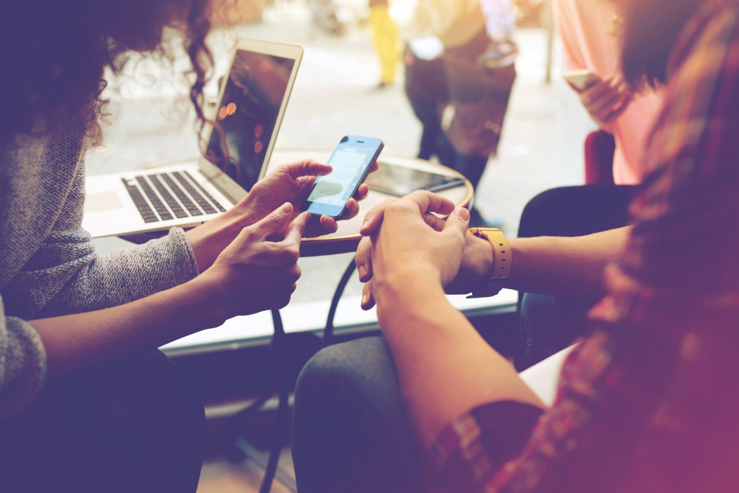 Нова послуга у Viber: емодзі для реакції на повідомлення Нова послуга у Viber: емодзі для реакції на повідомлення