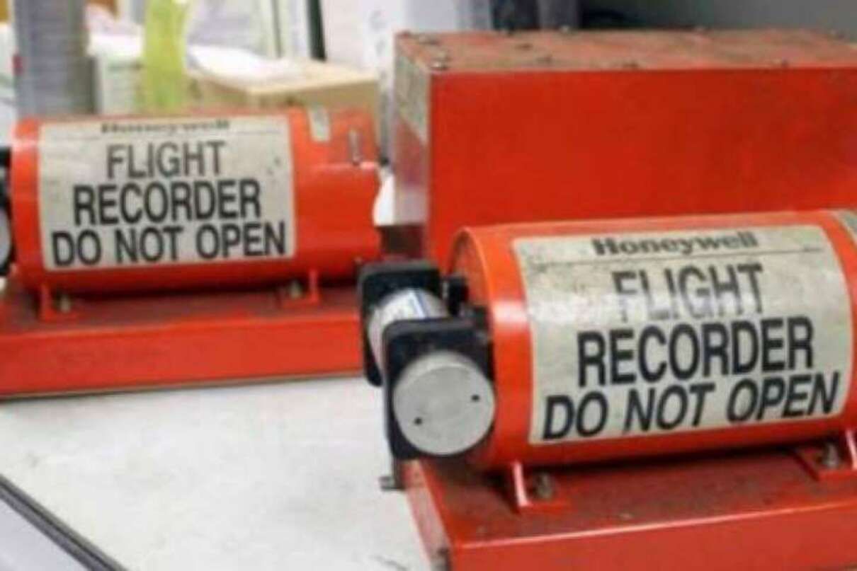 Катастрофа літака МАУ: у Франції завантажили дані з чорних скриньок Катастрофа літака МАУ: у Франції завантажили дані з чорних скриньок