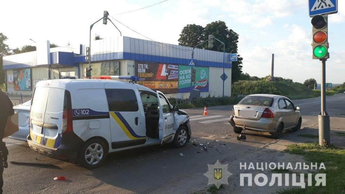 На Харківщині поліція потрапила у ДТП під час переслідування, – фото
