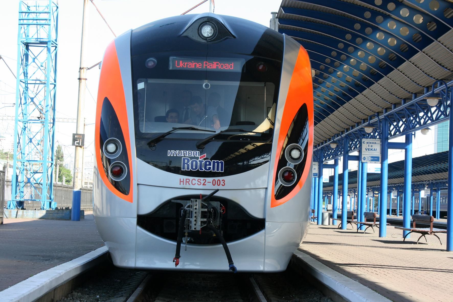 Под Харьковом сломался поезд Hyundai, следовавший из Киева: рейс задержали на 2 часа Под Харьковом сломался поезд Hyundai, следовавший из Киева: рейс задержали на 2 часа