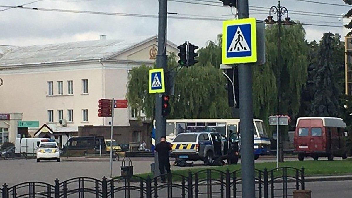 Захват заложников в Луцке: во время прямого эфира прозвучали выстрелы