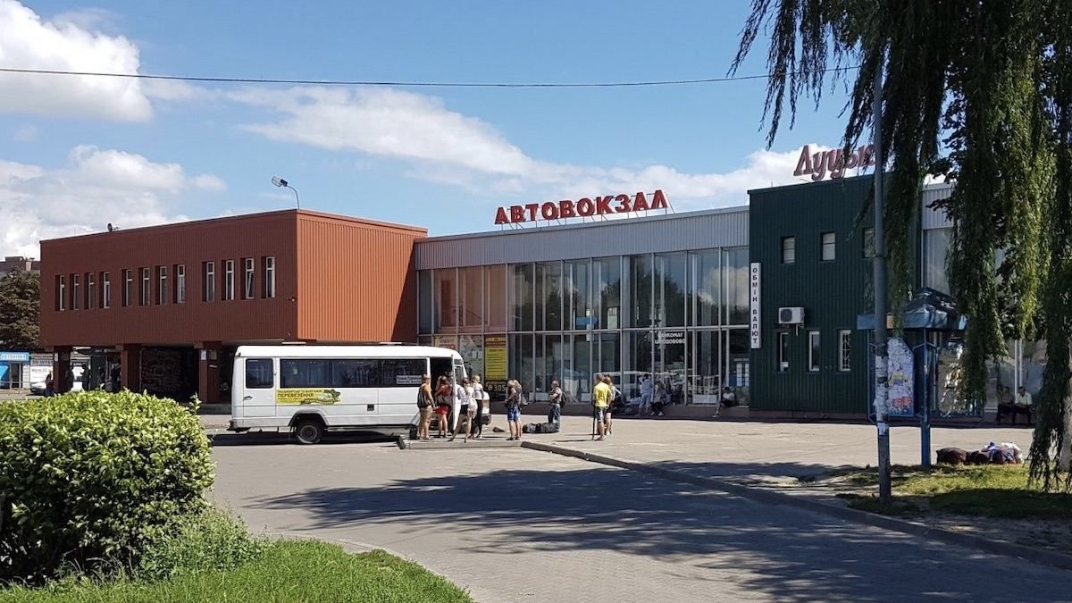 У Луцьку евакуюють головний автовокзал через підозрілий предмет: фото, відео