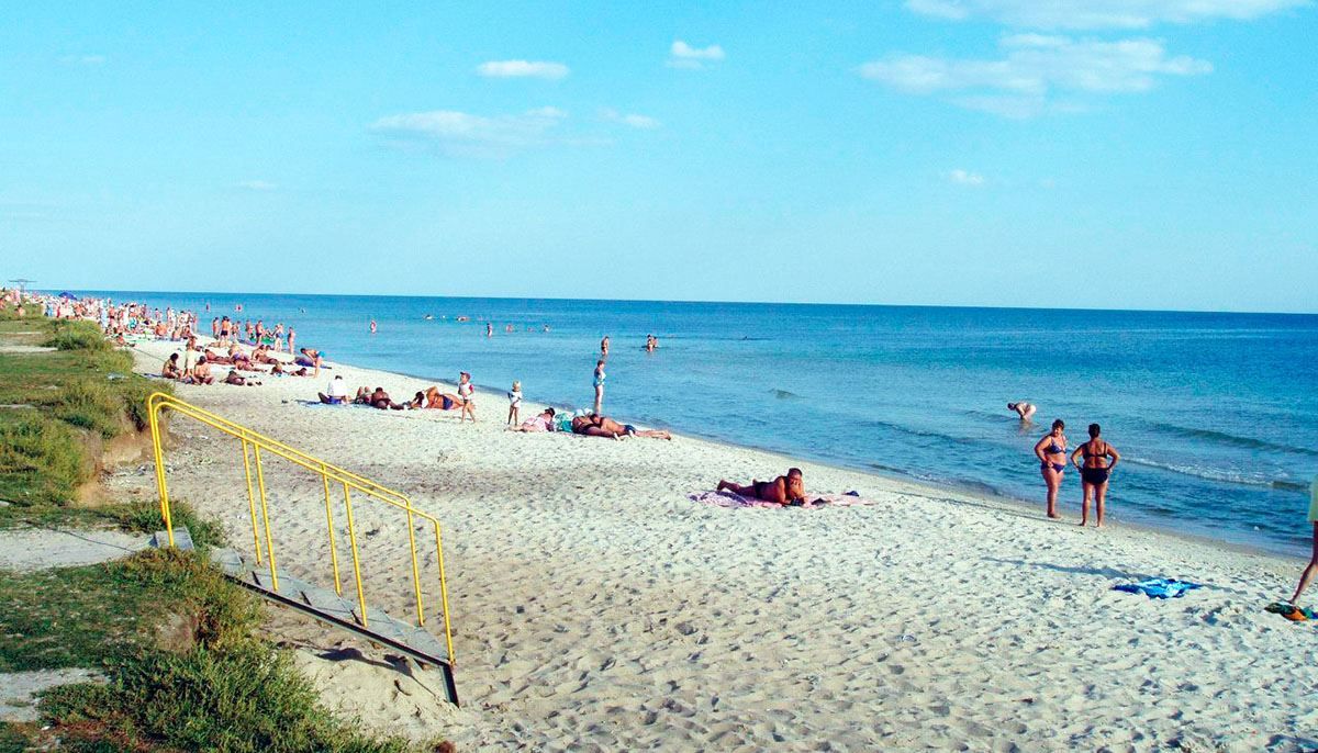 На одеському курорті п’яна жінка намагалася задавити відпочивальників: фото На одеському курорті п’яна жінка намагалася задавити відпочивальників: фото