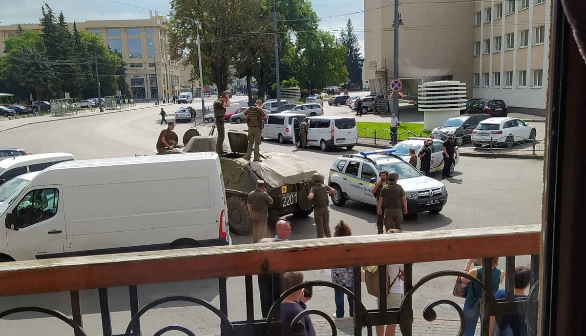 Луцкого террориста задержали: фото и видео штурма Луцкого террориста задержали: фото и видео штурма