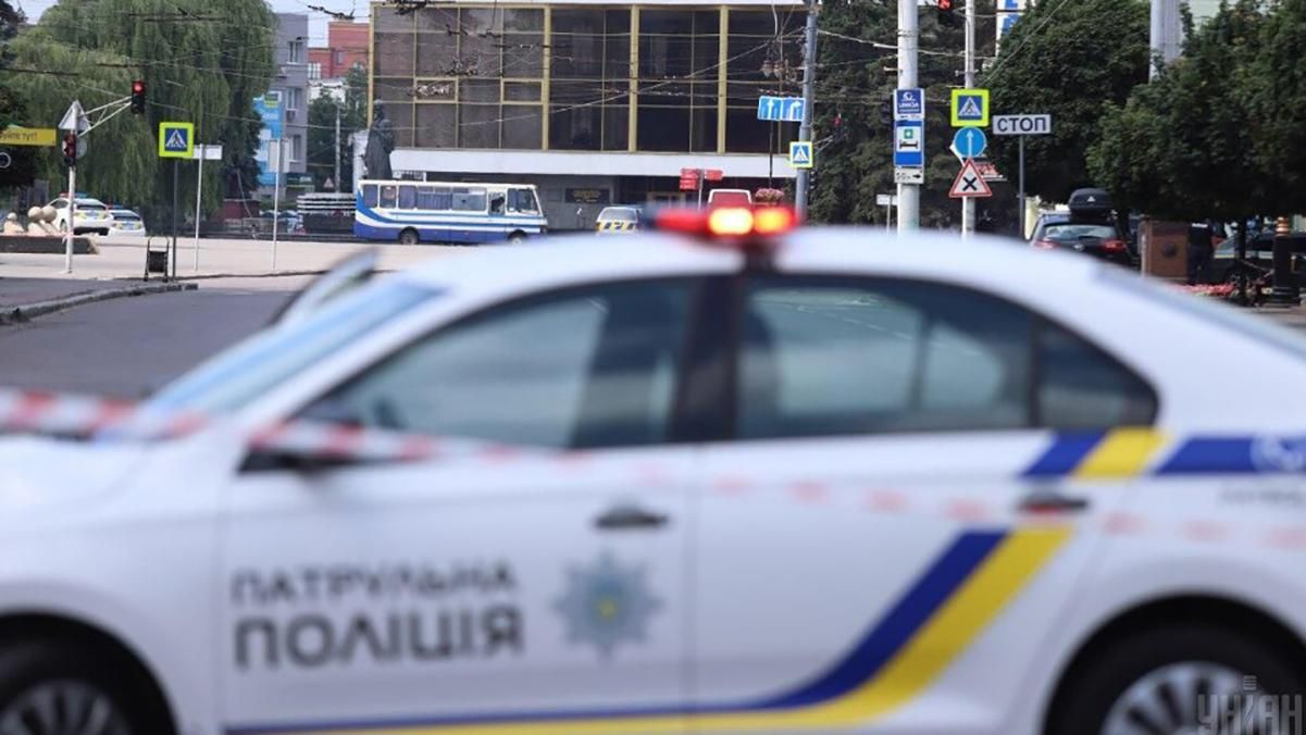 Появилось еще одно видео освобождения заложников в Луцке: как генерал Коваль говорил с террористом Появилось еще одно видео освобождения заложников в Луцке: как генерал Коваль говорил с террористом