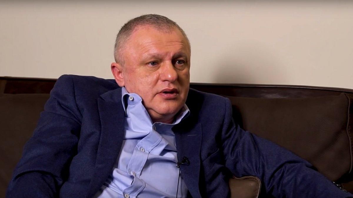 Автомобілі Ігоря Суркіса прямо перед поліцією порушили ПДР у центрі Києва: відео Автомобілі Ігоря Суркіса прямо перед поліцією порушили ПДР у центрі Києва: відео