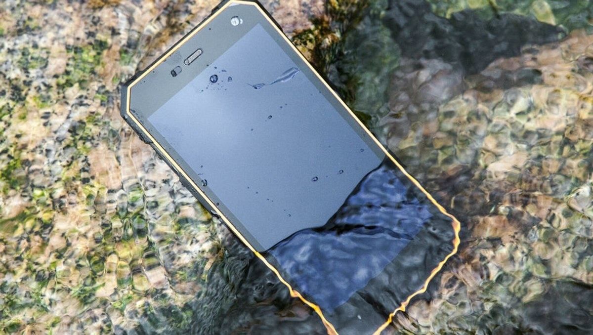 Звичайний смартфон vs захищений: який краще обрати й на що варто звернути увагу Звичайний смартфон vs захищений: який краще обрати й на що варто звернути увагу