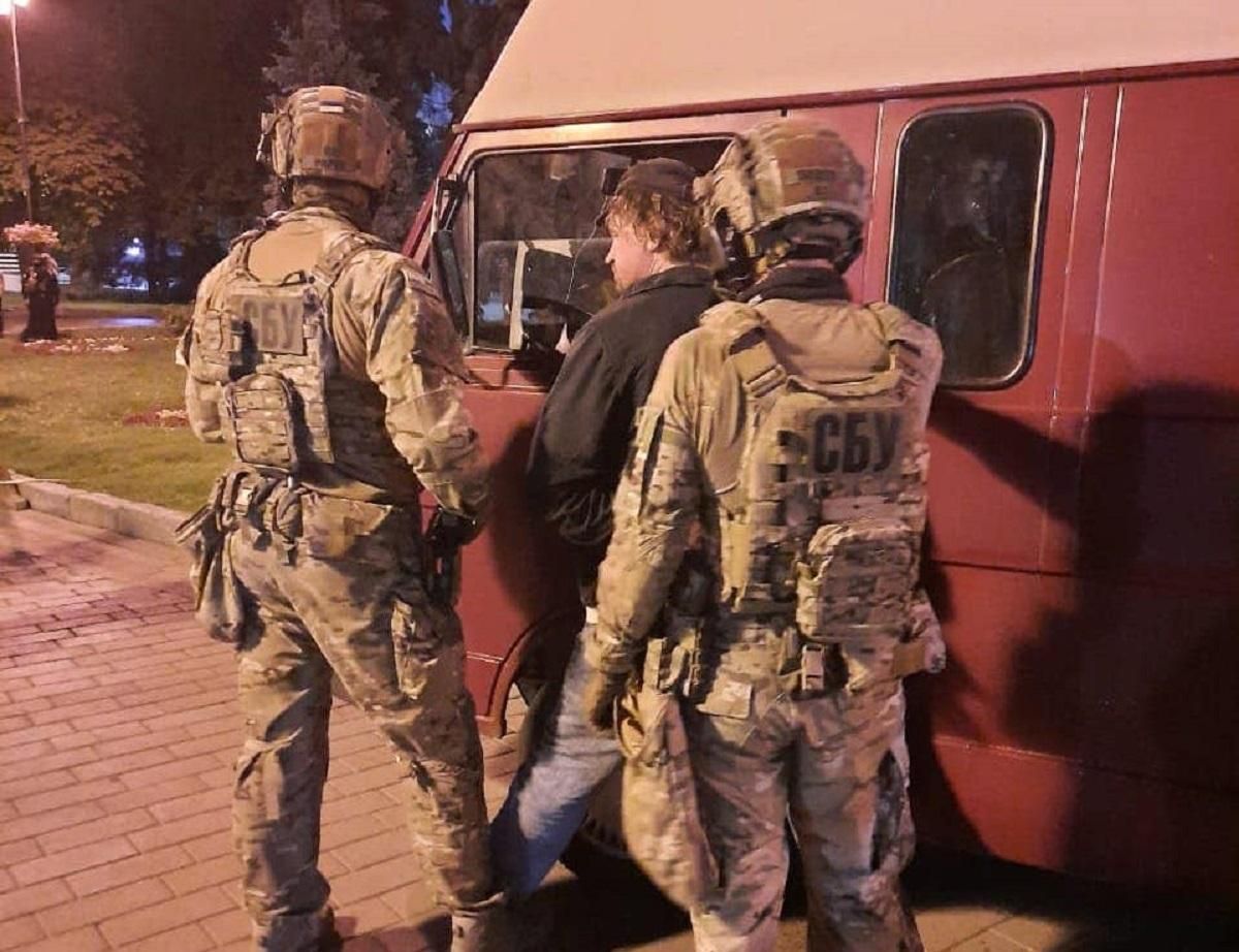 Луцькому терористу Максиму Кривошу вручили підозру Луцькому терористу Максиму Кривошу вручили підозру