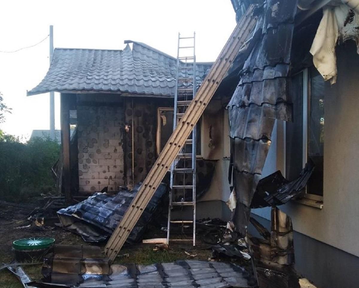 Будинок Віталія Шабуніна підпалили вночі: фото наслідків пожежі