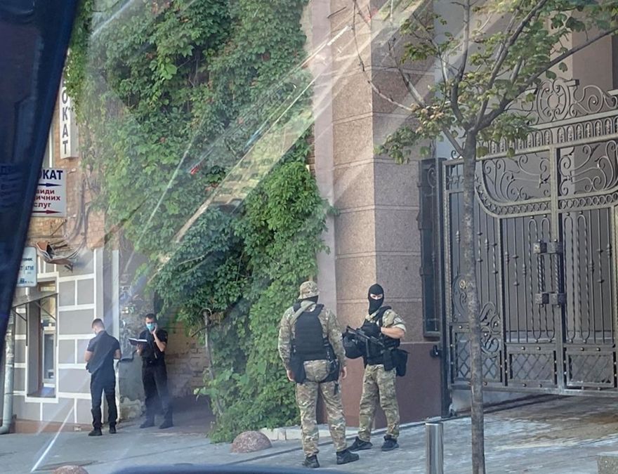 Біля ресторану Тищенка "Велюр" помітили силовиків: що відбувається
