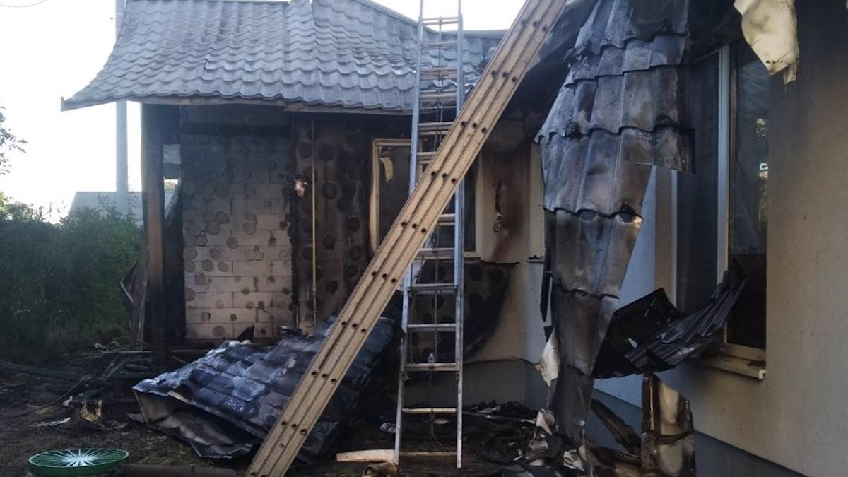 Успели выбежать после громкого хлопка, – теща Шабунина рассказала детали о поджоге дома