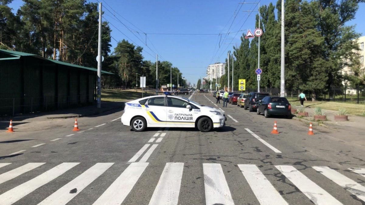 У підозрілому пакеті на зупинці громадського транспорту у Києві знайшли яйця і молоко, – ЗМІ