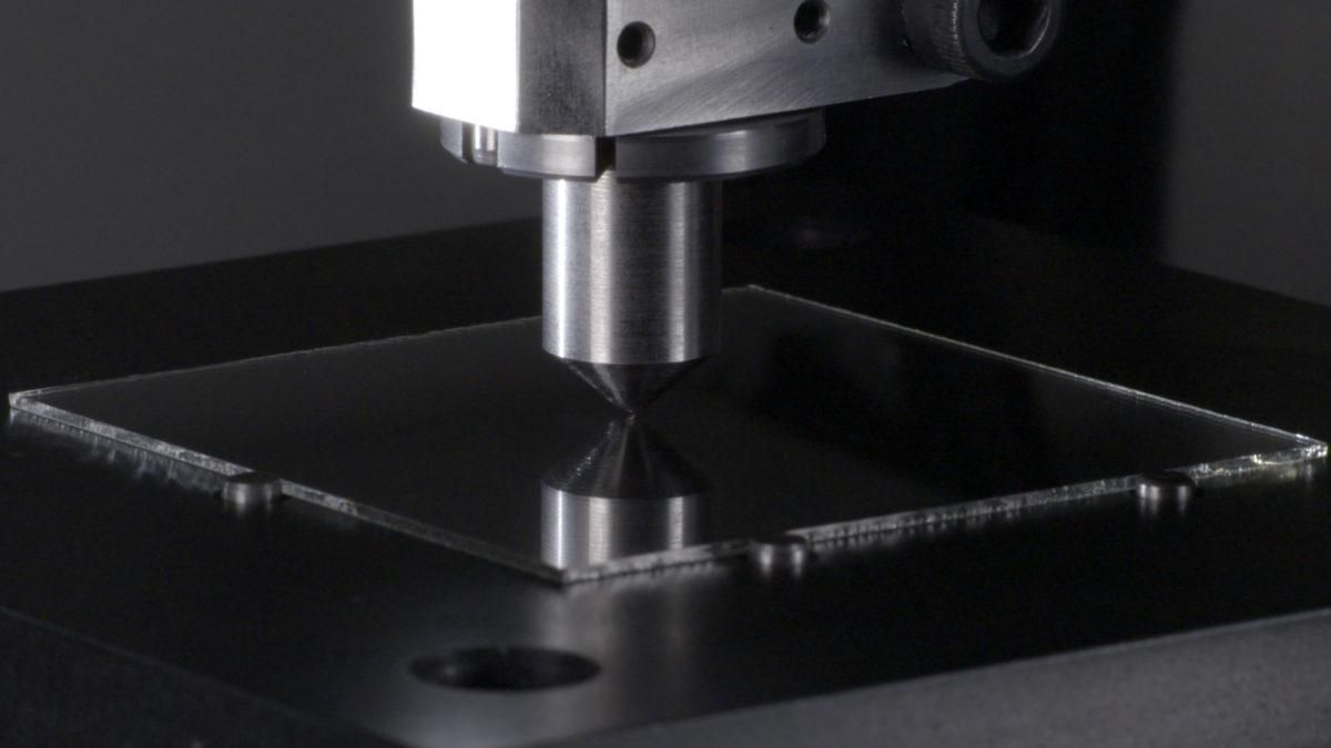 Найміцніше скло в історії: представили нову версію Gorilla Glass – відео Найміцніше скло в історії: представили нову версію Gorilla Glass – відео