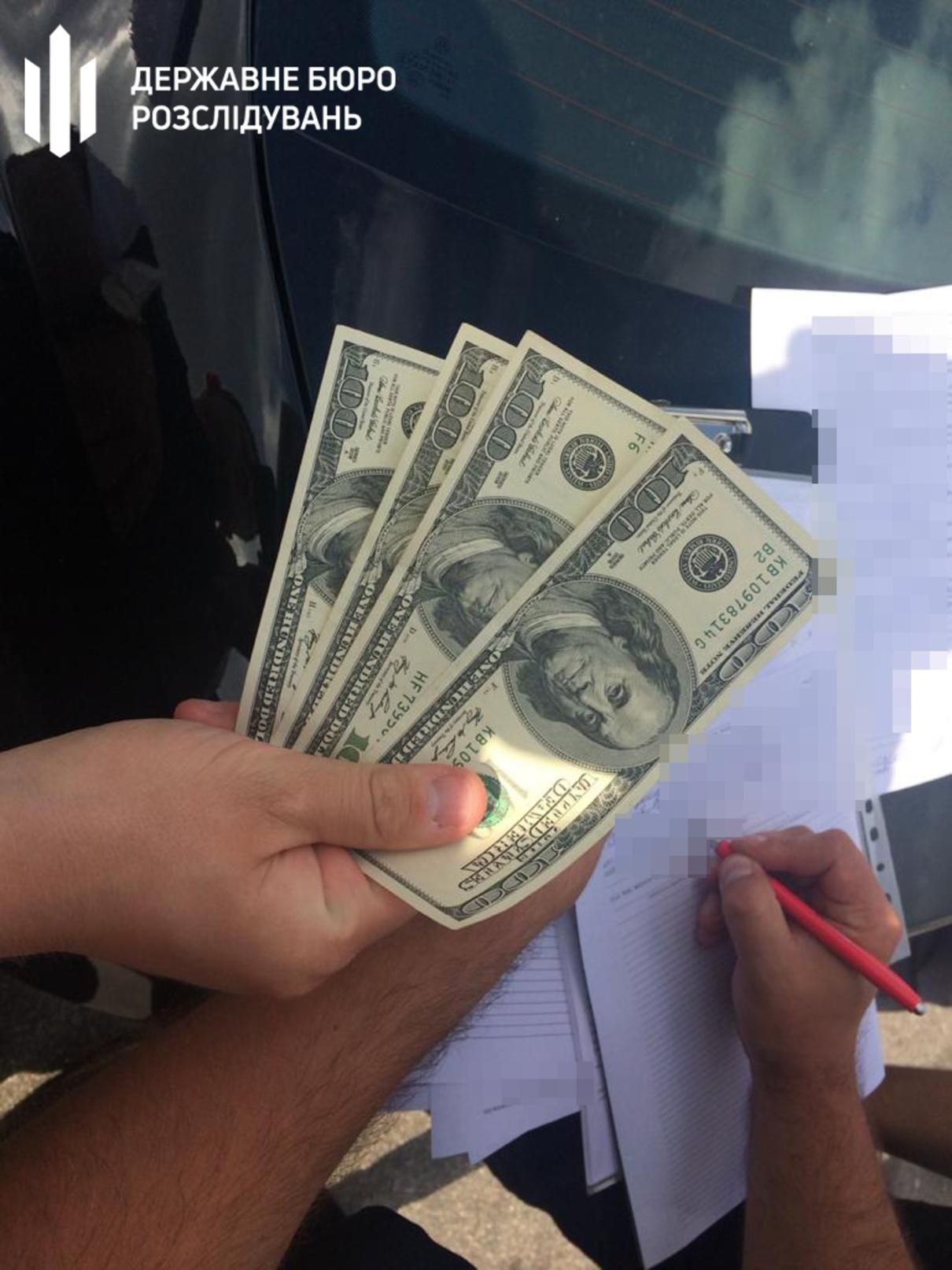 Сотрудник киевского подразделения СБУ торговал оружием - фото Сотрудник киевского подразделения СБУ торговал оружием - фото