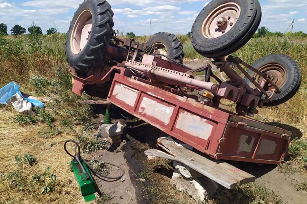 У Дніпропетровській області перекинувся трактор: загинув підліток