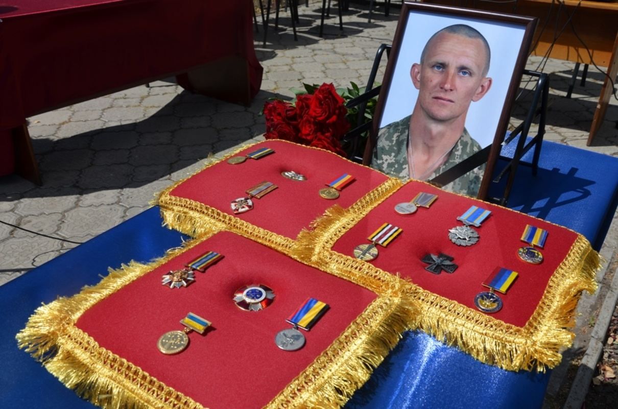 Прощання з героєм-розвідником: на Дніпропетровщині поховали Ярослава Журавля – фото 