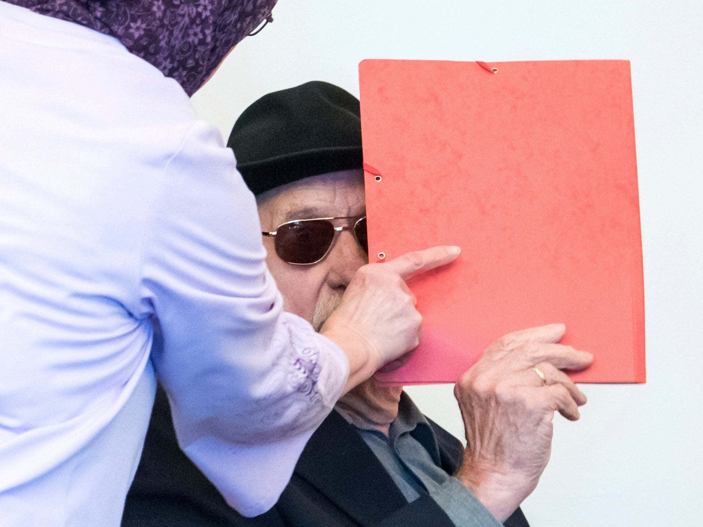 93-летнего бывшего охранника концлагеря осудили в Германии: фото 93-летнего бывшего охранника концлагеря осудили в Германии: фото