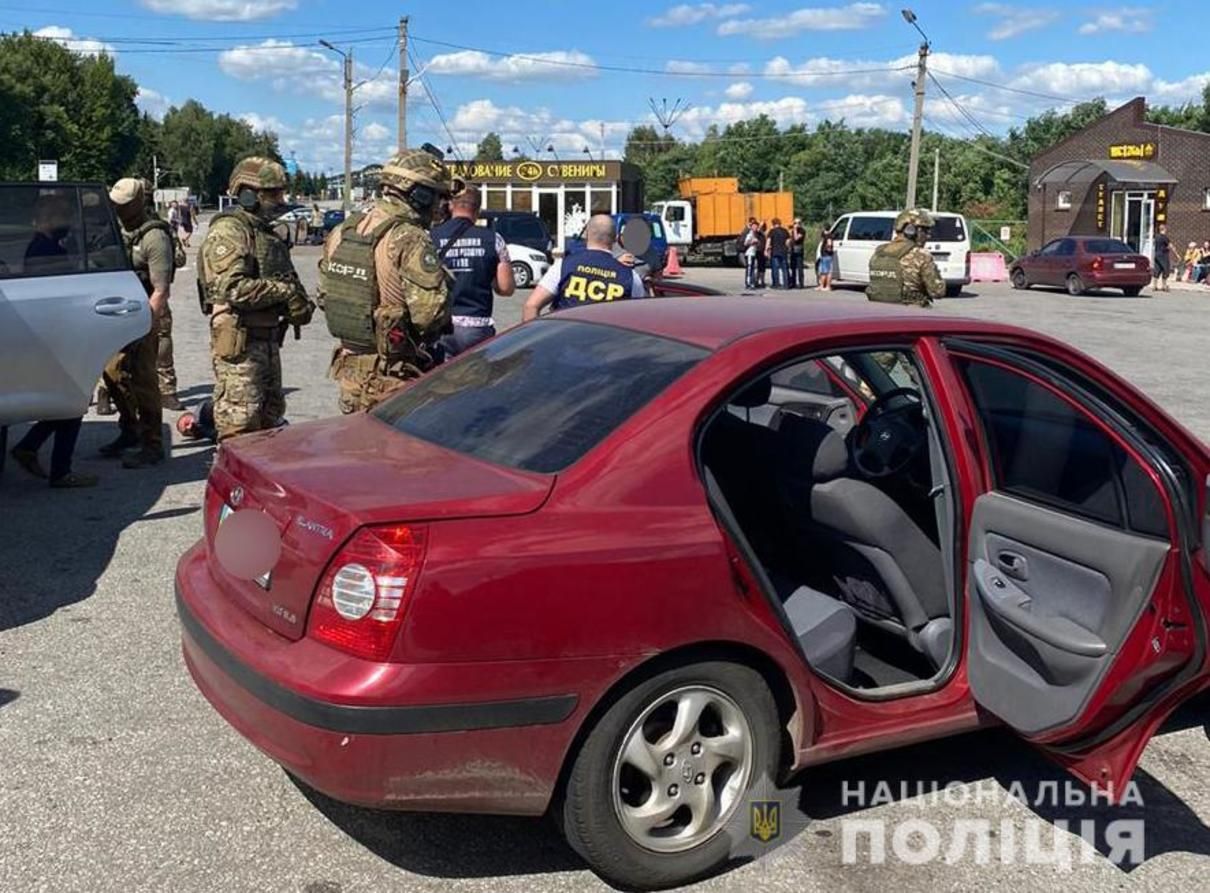 Банда "вибивачів боргів" викрала чоловіка і вимагала за звільнення 20 тисяч доларів Банда "вибивачів боргів" викрала чоловіка і вимагала за звільнення 20 тисяч доларів