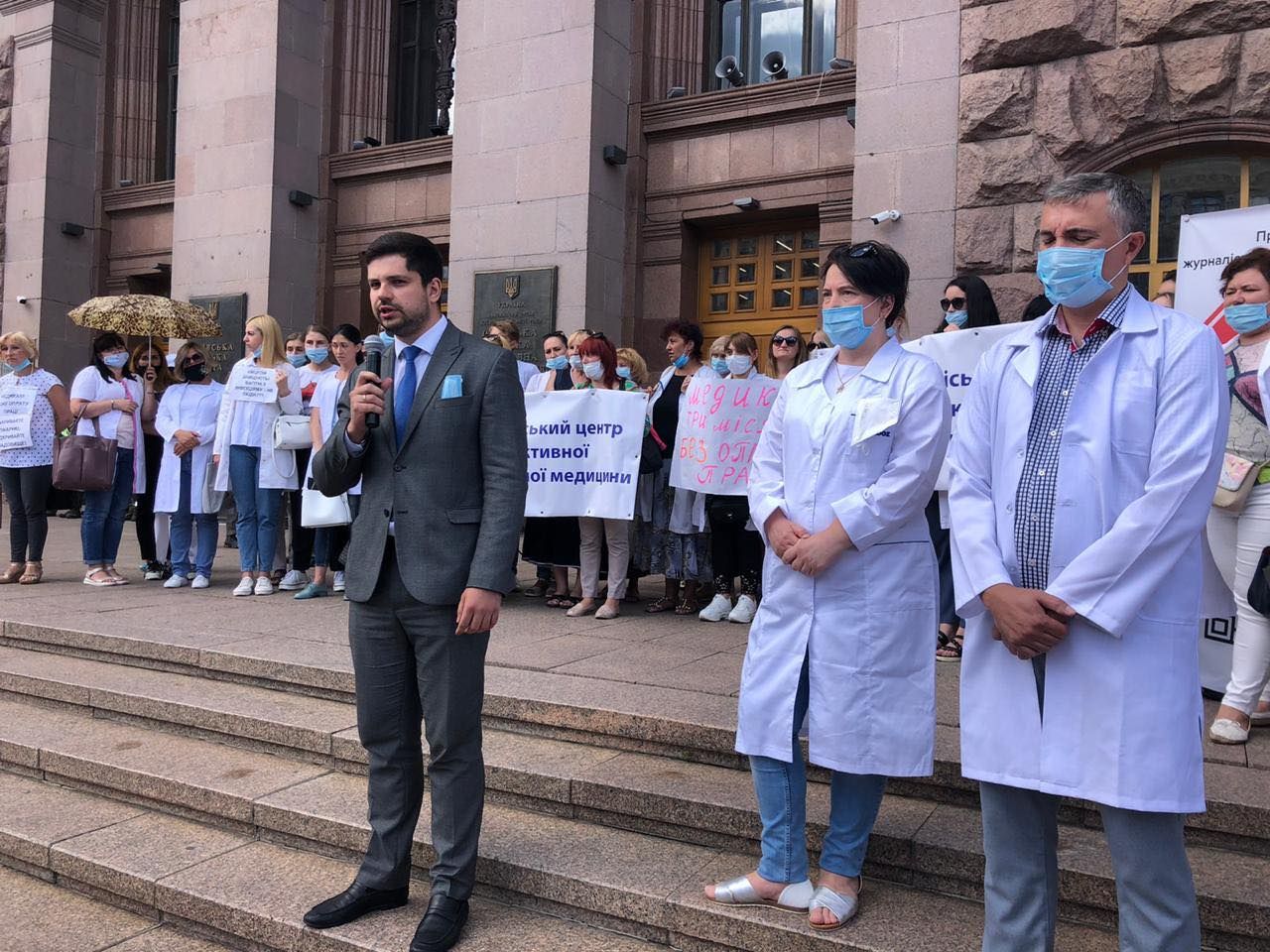 "Не мешайте пострадавшим!": Нардеп Качура выступил в защиту вкладчиков ЖК "Министерский" "Не мешайте пострадавшим!": Нардеп Качура выступил в защиту вкладчиков ЖК "Министерский"