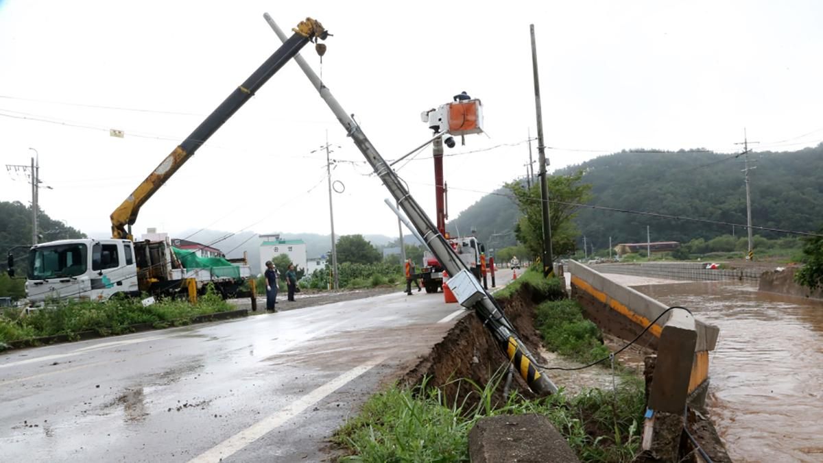 В Южной Корее бушуют ураганный ветер и наводнения: непогода унесла жизни пяти человек – фото