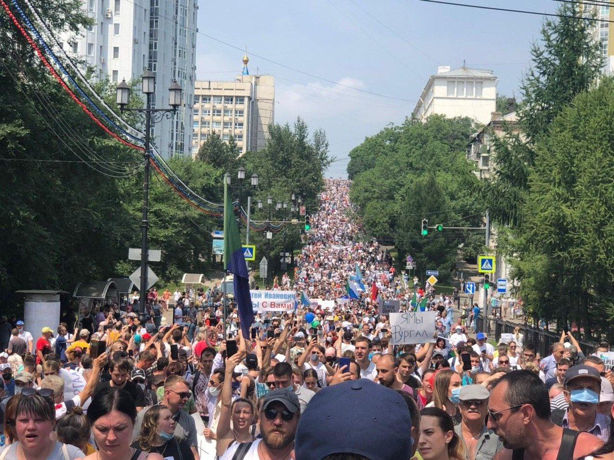 У Хабаровську люди влаштували наймасовіший мітинг і вимагають відставки Путіна