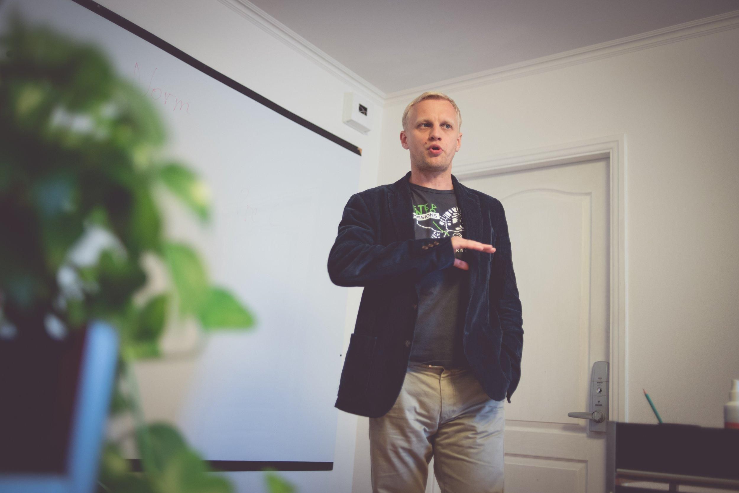 Шабунін: Якщо Зеленський думає, що контролює Авакова – то він просто дурень Шабунін: Якщо Зеленський думає, що контролює Авакова – то він просто дурень