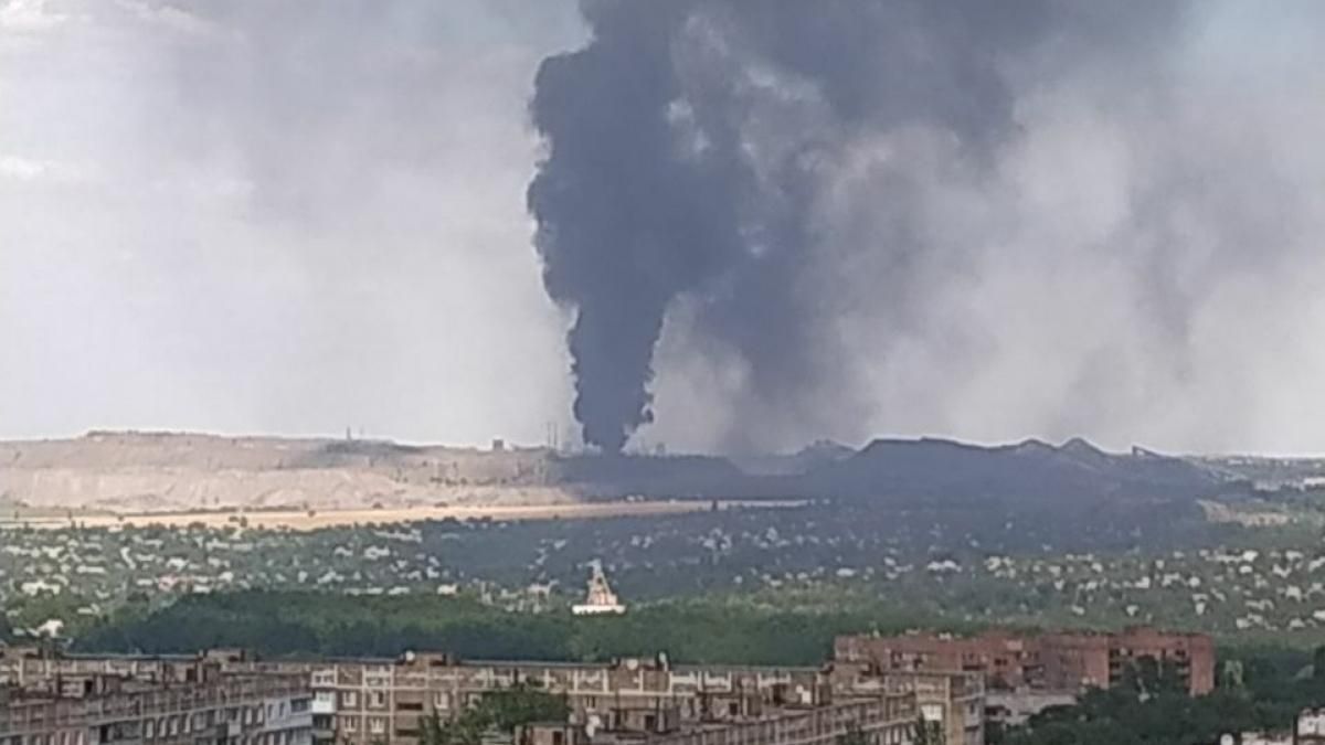 Возле оккупированного Донецкая возник масштабный пожар: местные заявляют об ядовитом облаке – все подробности Возле оккупированного Донецкая возник масштабный пожар: местные заявляют об ядовитом облаке – все подробности