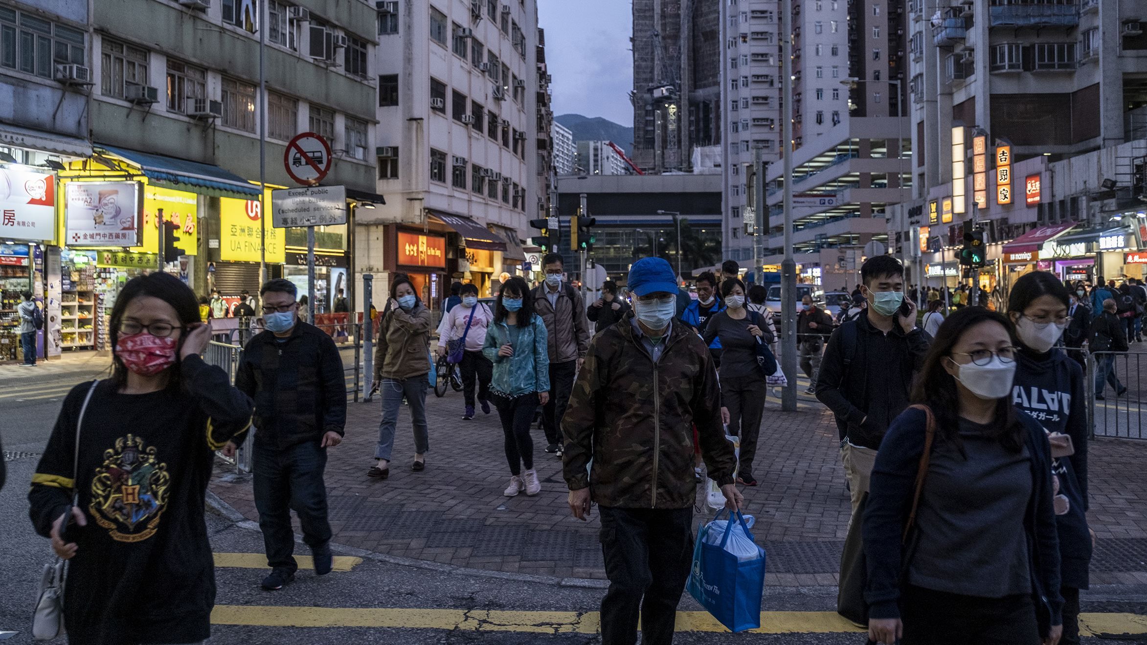 Світ перетнув позначку у 16 мільйонів випадків COVID-19: в яких країнах найбільше інфікованих Світ перетнув позначку у 16 мільйонів випадків COVID-19: в яких країнах найбільше інфікованих