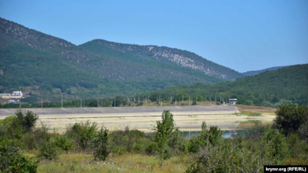 В Крыму стремительно мелеет Чернореченское водохранилище: фото