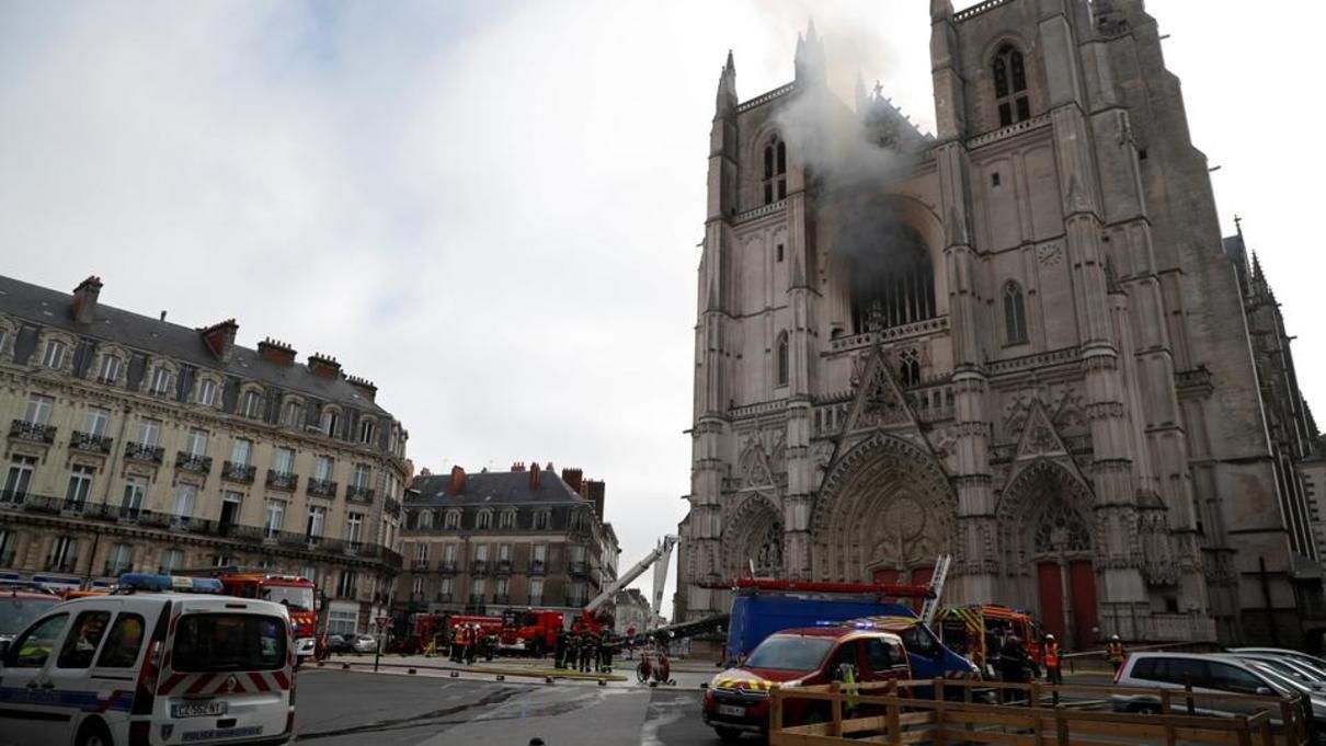 Пожежа собору у Нанті: волонтер родом з Руанди зізнався у підпалі Пожежа собору у Нанті: волонтер родом з Руанди зізнався у підпалі