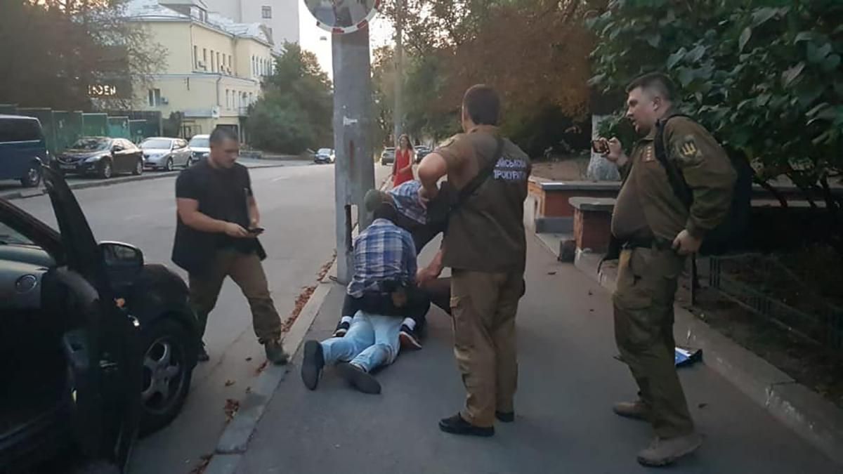 Намагалися торгувати посадами: "довіреним особам Зеленського" вручили підозри Намагалися торгувати посадами: "довіреним особам Зеленського" вручили підозри