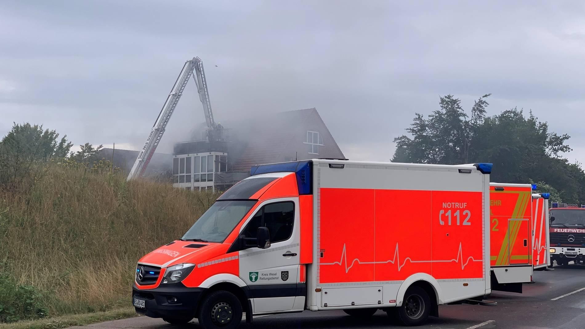 В городе Везель (Германия) самолет врезался в дом: много погибших и раненых – что известно В городе Везель (Германия) самолет врезался в дом: много погибших и раненых – что известно