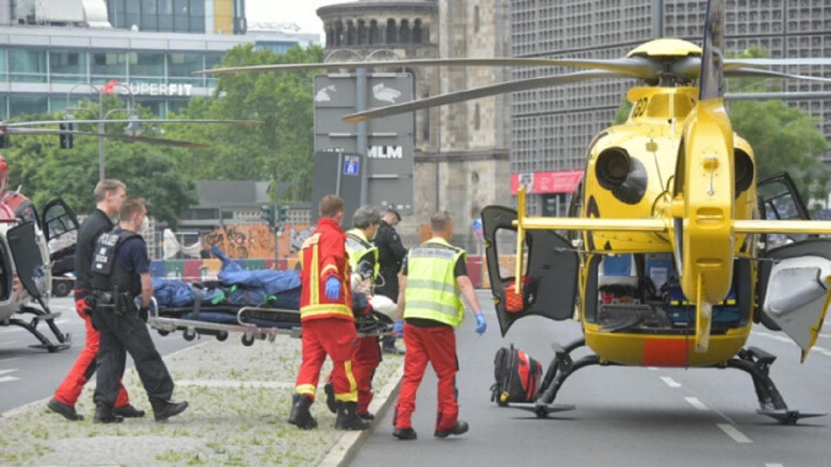 В Берлине авто въехало в толпу 26 июля 2020: есть пострадавшие - фото