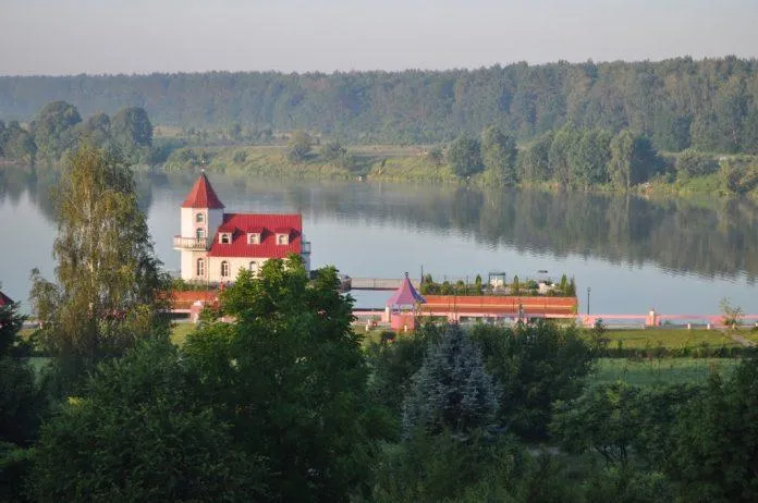 Пляж біля санаторію 