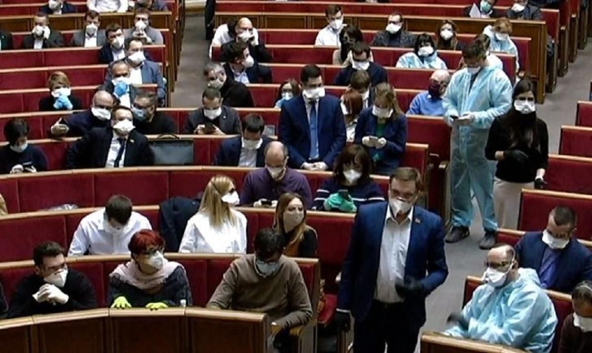 Только один из десяти украинцев доволен работой парламента и правительства Только один из десяти украинцев доволен работой парламента и правительства