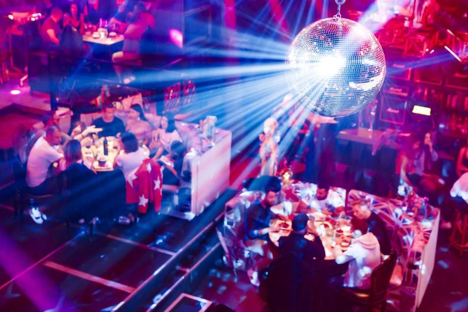 Правоохоронці покарали 37 нічних клубів за порушення карантину Правоохоронці покарали 37 нічних клубів за порушення карантину