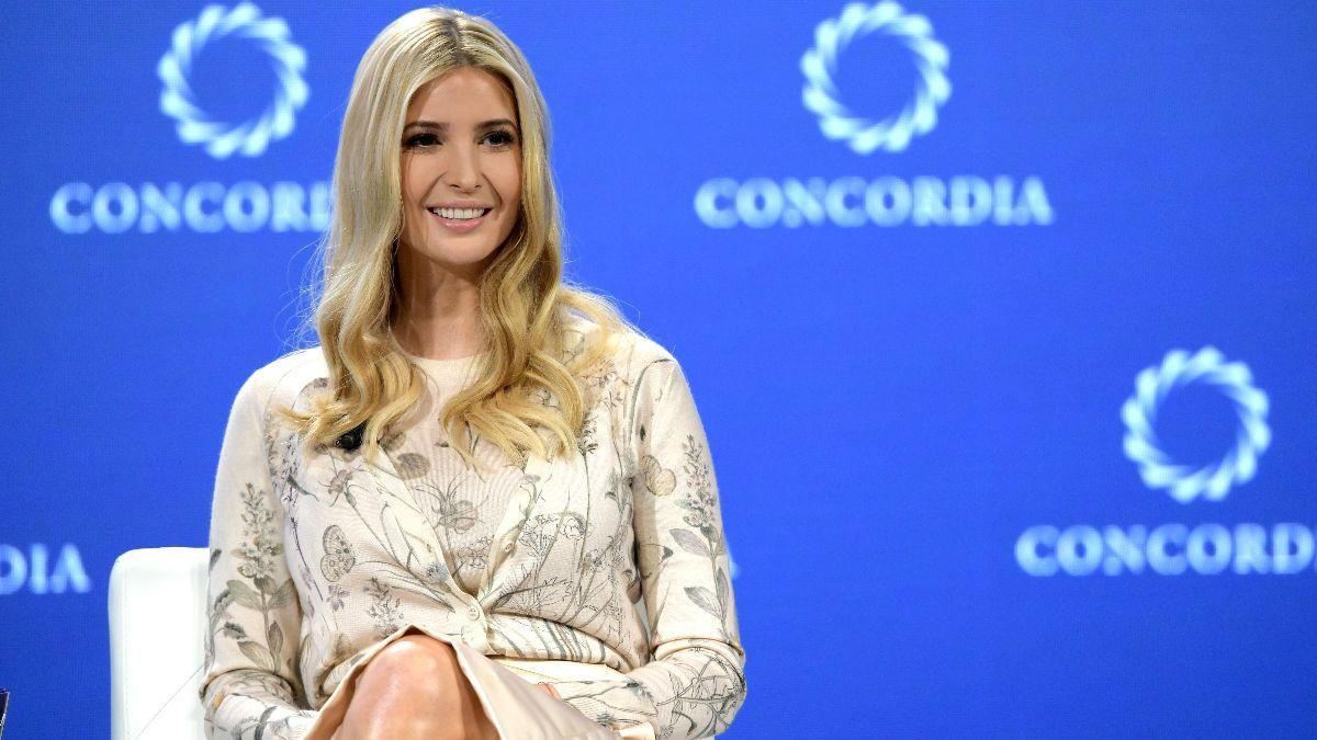 В платье с цветочным принтом: Иванка Трамп продемонстрировала безупречный летний образ – фото