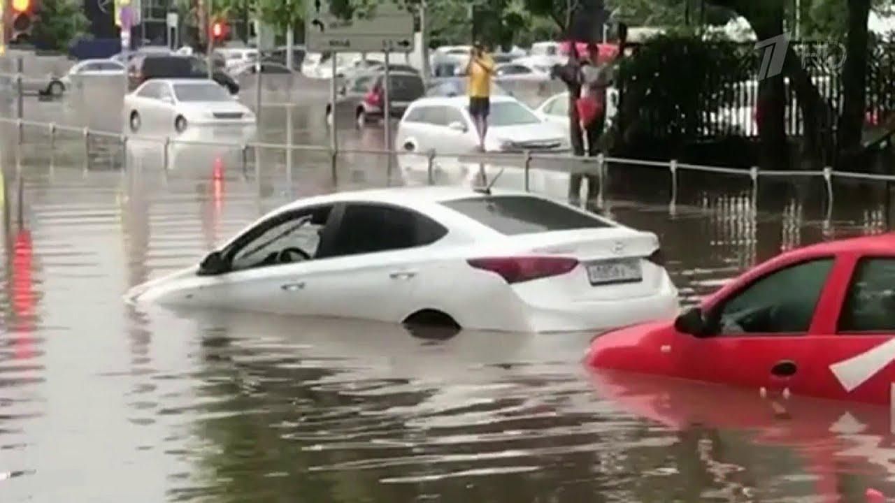 Ливень в Москве 27 июля 2020, затопило станцию метро: видео